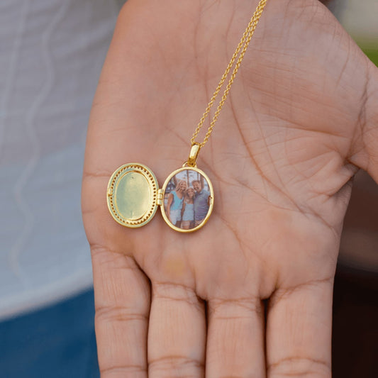 Colar com pingente oval personalizado